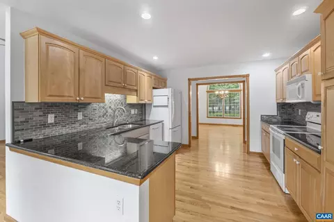 Kitchen - 4 Chip Ct, Palmyra, VA 22963 photo 4 of 5