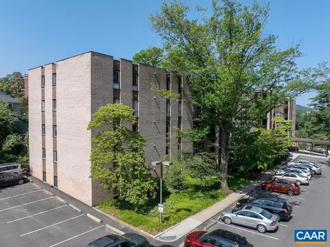 511 N 1st St #301, Charlottesville, VA 22903