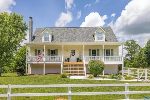311 Sharps Creek Dr, Scottsville, VA 24590