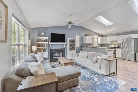 16 E Point Rd, Palmyra, VA 22963