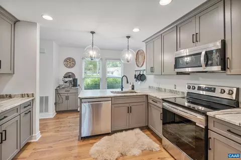 Kitchen - 2 Oak Grv, Palmyra, VA 22963 photo 2 of 3