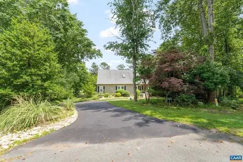 Exterior - 2 Oak Grv, Palmyra, VA 22963 photo 2 of 12