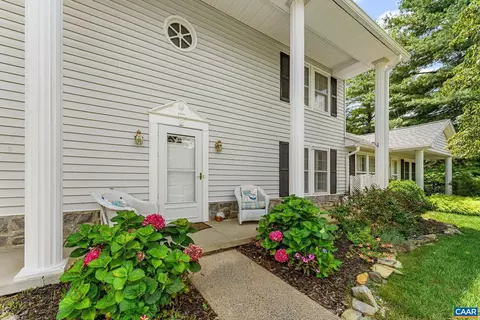 2 Shannon Pl, Staunton, VA 24401