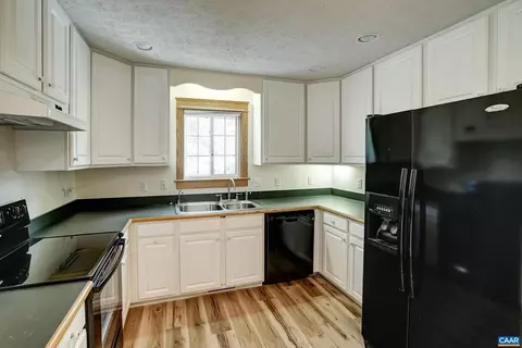 Kitchen - 22 Whippoorwill Ln, Palmyra, VA 22963 photo 3 of 3