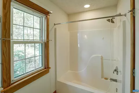 Bath - 22 Whippoorwill Ln, Palmyra, VA 22963 photo 3 of 6