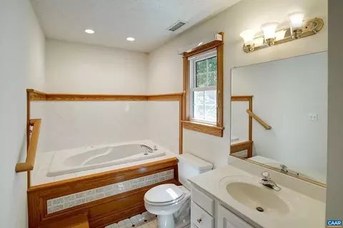 Bath - 22 Whippoorwill Ln, Palmyra, VA 22963 photo 4 of 6