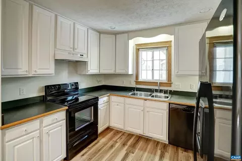 Kitchen - 22 Whippoorwill Ln, Palmyra, VA 22963 photo 2 of 3