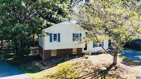 16 Kingston Ct, Stuarts Draft, VA 24477