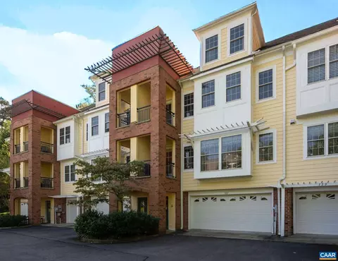 727 Cairn Heights Ct, Charlottesville, VA 22903