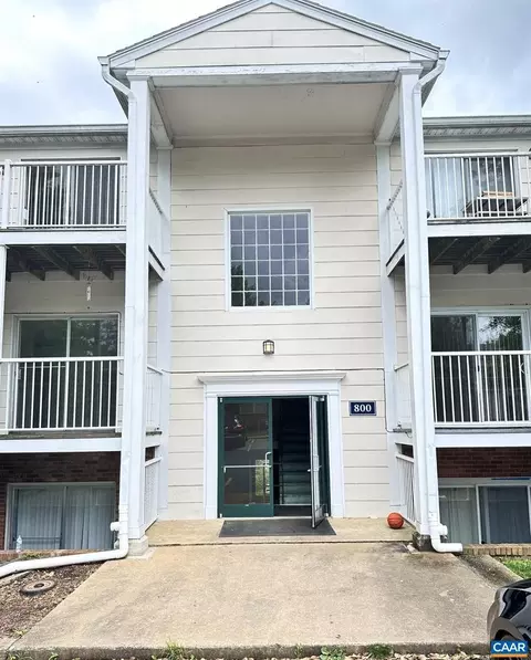 800 Runnel Ct #7, Charlottesville, VA 22901