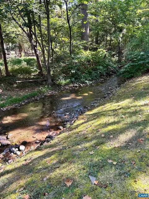 11 Bellflower Ln, Nellysford, VA 22958