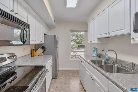 1264 Maple View Dr, Charlottesville, VA 22902 photo 9