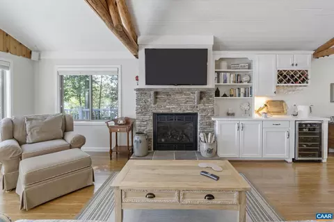Living - 10 Pineknoll Cir, Palmyra, VA 22963 photo 3 of 6