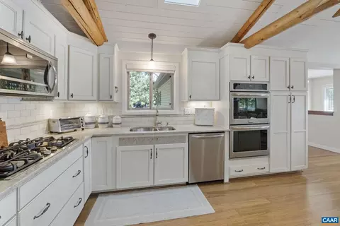 Kitchen - 10 Pineknoll Cir, Palmyra, VA 22963 photo 5 of 9