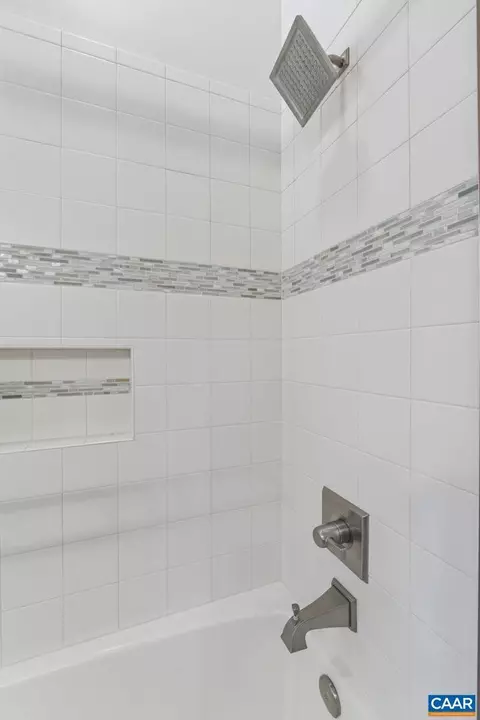 Bath - 10 Pineknoll Cir, Palmyra, VA 22963 photo 2 of 4