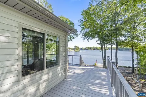 Exterior - 10 Pineknoll Cir, Palmyra, VA 22963 photo 4 of 19