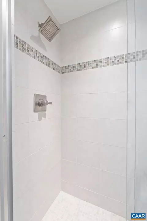 Bath - 10 Pineknoll Cir, Palmyra, VA 22963 photo 3 of 4
