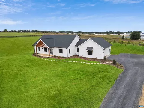 1416 Ladd Rd, Waynesboro, VA 22980