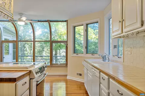 Kitchen - 27 Fairway Dr, Palmyra, VA 22963 photo 5 of 7