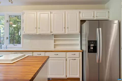 Kitchen - 27 Fairway Dr, Palmyra, VA 22963 photo 4 of 7