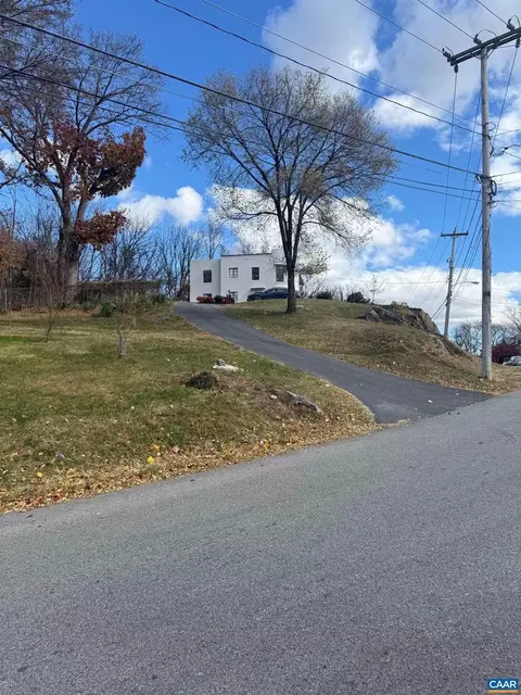 661 W Frederick St, Staunton, VA 24401