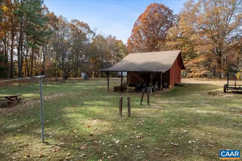 Exterior - 391 Pond Rd, Buckingham, VA 23921 photo 10 of 18