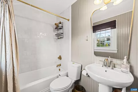 Bath - 134 Belleview Ave, Orange, VA 22960 photo 5 of 5