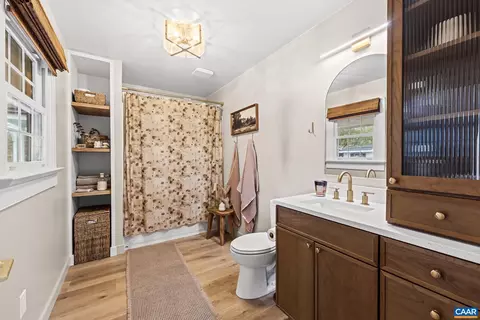 Bath - 134 Belleview Ave, Orange, VA 22960 photo 2 of 5