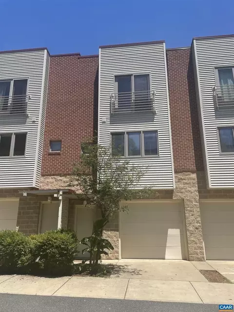 1013 Linden Ave #R, Charlottesville, VA 22902
