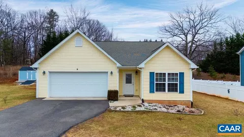147 W Stratford Pl, Madison Heights, VA 24572
