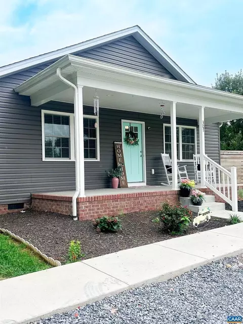 307 15th St, Grottoes, VA 24441