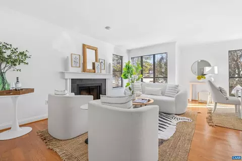 362 S Pantops Dr, Charlottesville, VA 22911