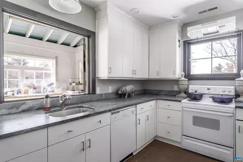 Kitchen - 1293 Hammocks Gap Rd, Charlottesville, VA 22911 photo 7 of 7