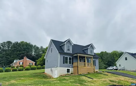200 Robin Hood Rd, Staunton, VA 24401