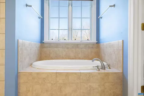 Bath - 381 Bybee Estates Ln, Palmyra, VA 22963 photo 4 of 8
