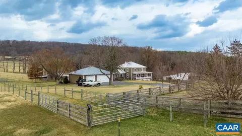 142 Mt Ida Ln, Staunton, VA 24401