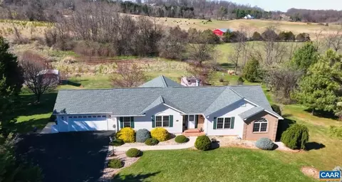 1821 Red Top Orchard Rd, Waynesboro, VA 22980