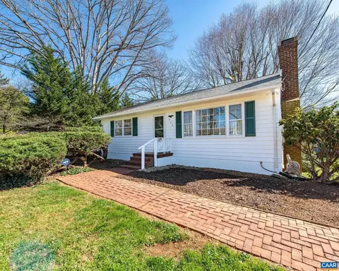 565 Stagecoach Rd, Charlottesville, VA 22902