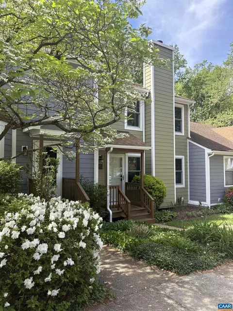 919 Stonehenge Rd, Charlottesville, VA 22901