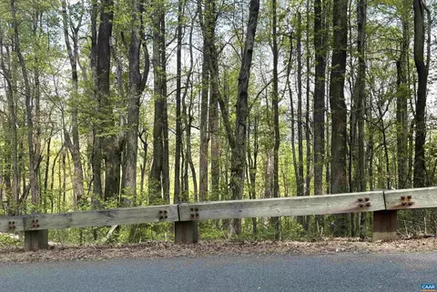 000 Reeds Gap Rd #102-2, Lyndhurst, VA 22952