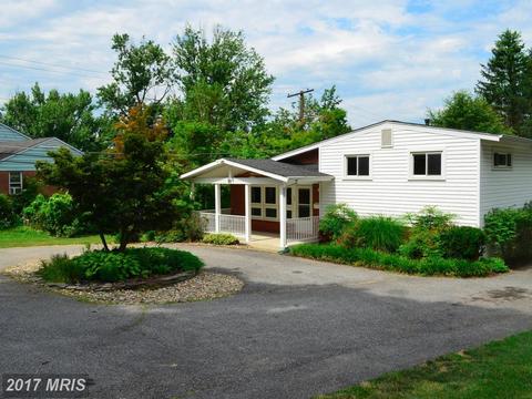30 Rolling Rd, Baltimore, MD 21228 photo 1
