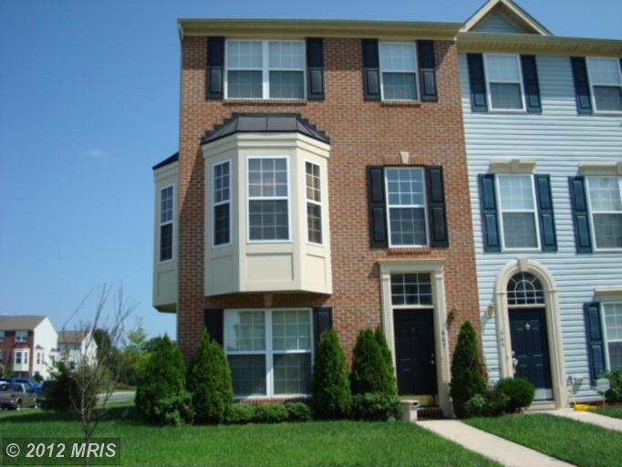 667 Hunting Fields Rd, Middle River, MD 21220 photo 1