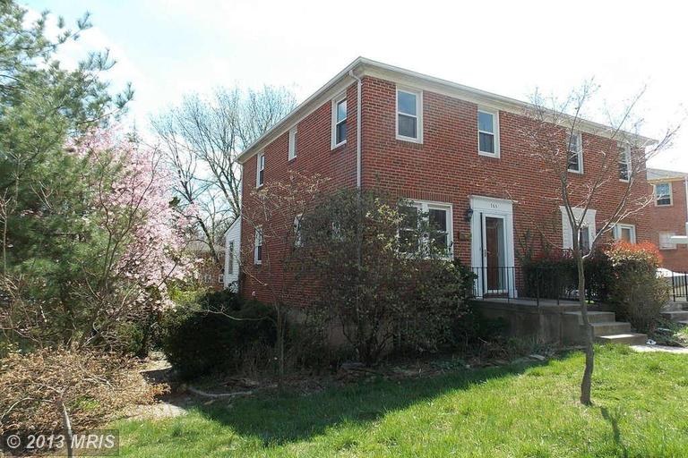 765 Charing Cross Rd, Baltimore, MD 21229 photo 1