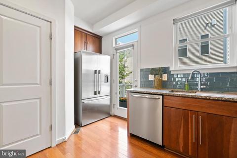 349 L St SE, Washington, DC 20003 photo 5