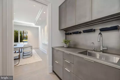 2425 Foxhall Rd NW, Washington, DC 20007 photo 11