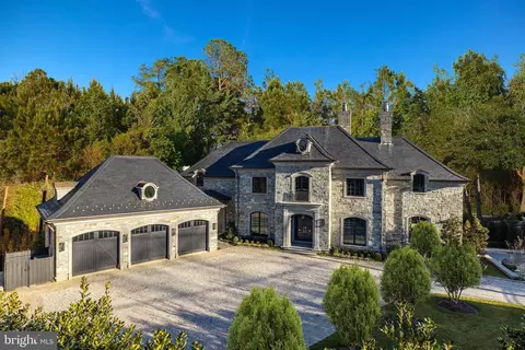 2425 Foxhall Rd NW, Washington, DC 20007