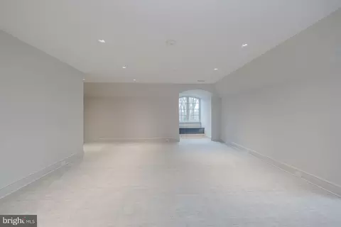 2425 Foxhall Rd NW, Washington, DC 20007 photo 41