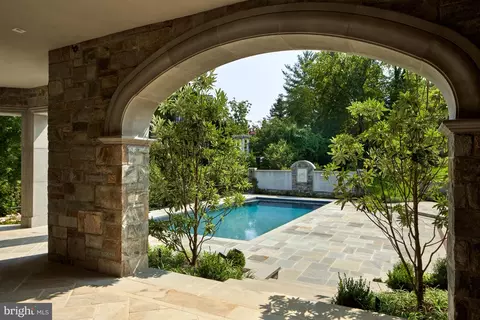 2425 Foxhall Rd NW, Washington, DC 20007 photo 20