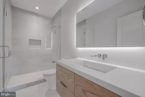 2425 Foxhall Rd NW, Washington, DC 20007 photo 33