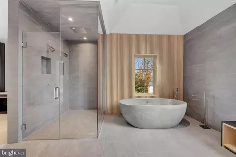 2425 Foxhall Rd NW, Washington, DC 20007 photo 28